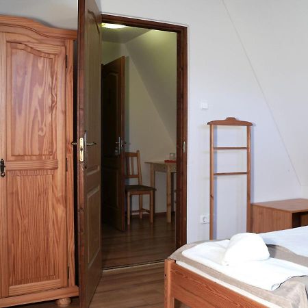 Kádárta Vendéglő Panzió Acomodação com café da manhã Veszprém Exterior foto