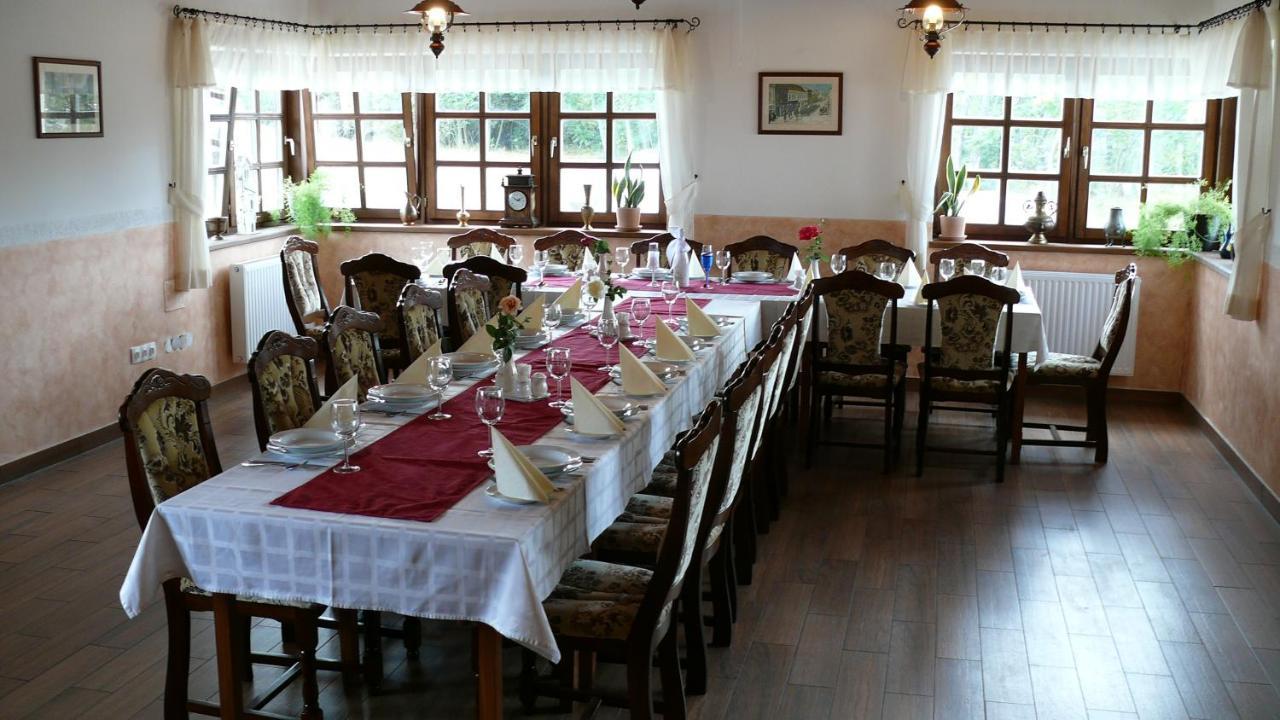 Kádárta Vendéglő Panzió Acomodação com café da manhã Veszprém Exterior foto