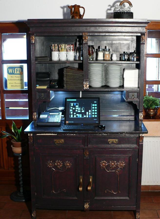 Kádárta Vendéglő Panzió Acomodação com café da manhã Veszprém Exterior foto